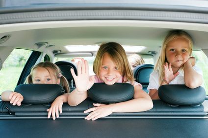 Babys im Auto: Der Kindersitz und 10 Tipps für eine ruhige(re) Autofahrt -  Mamalicious World